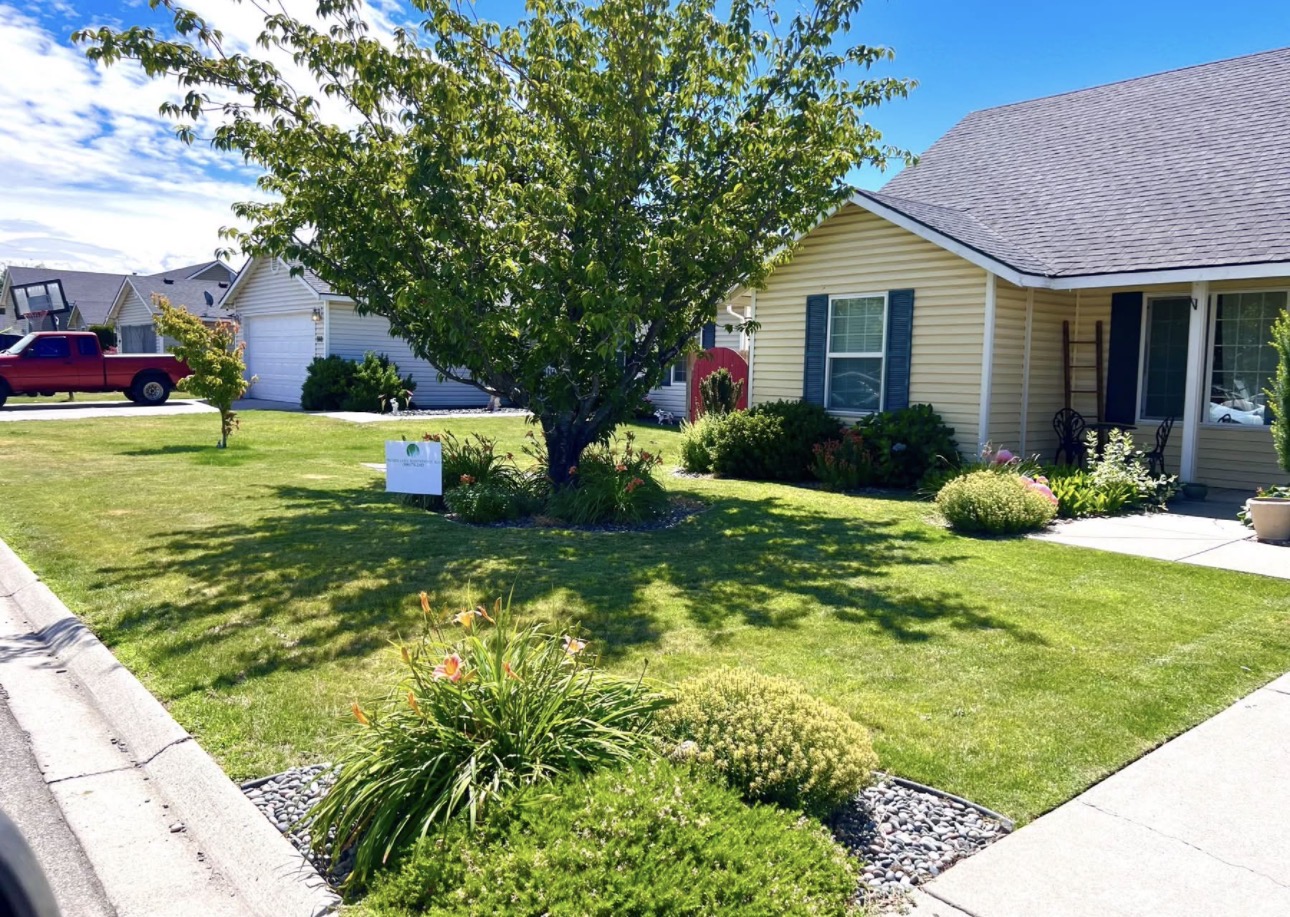 Mulching by Mauro Landscaping